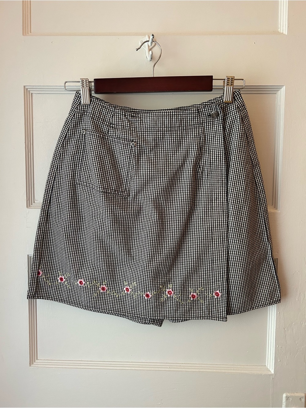Vintage Liz Claiborne Black & White Gingham Mini Skort with Embroidered Flowers